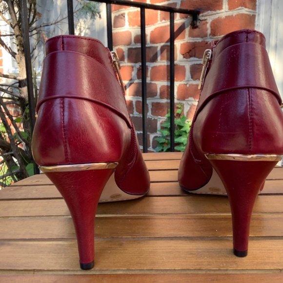 Vince Camuto Red Ankle Boots with Gold Buckle - Picture 4 of 15